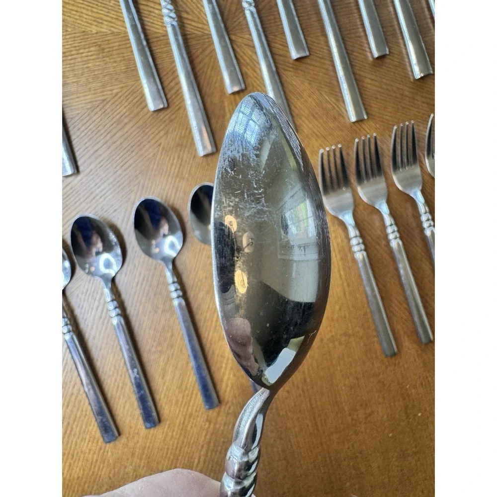 Oneida Tortola Stainless Flatware Set 40pc Service for 8 Glossy Discontinued